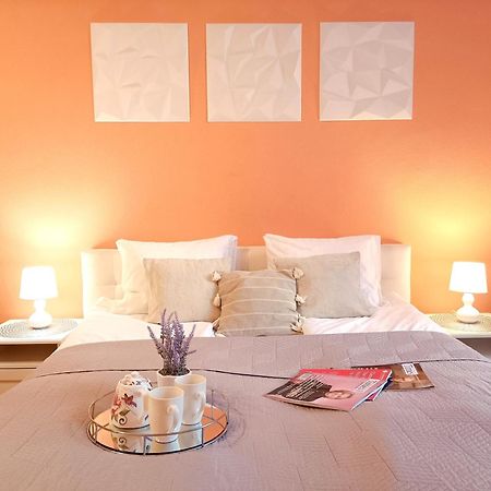 Spacious Old Town Family Peachy 2 Bedrooms Apartment, Nearby The Riga Presidential Castle Extérieur photo