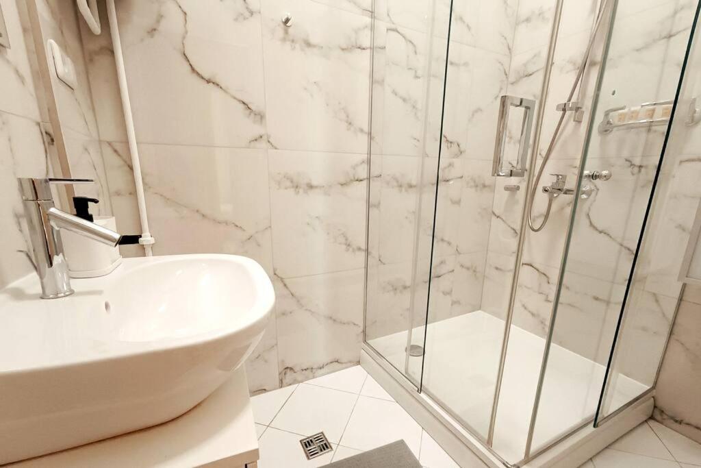 Spacious Old Town Family Peachy 2 Bedrooms Apartment, Nearby The Riga Presidential Castle Extérieur photo