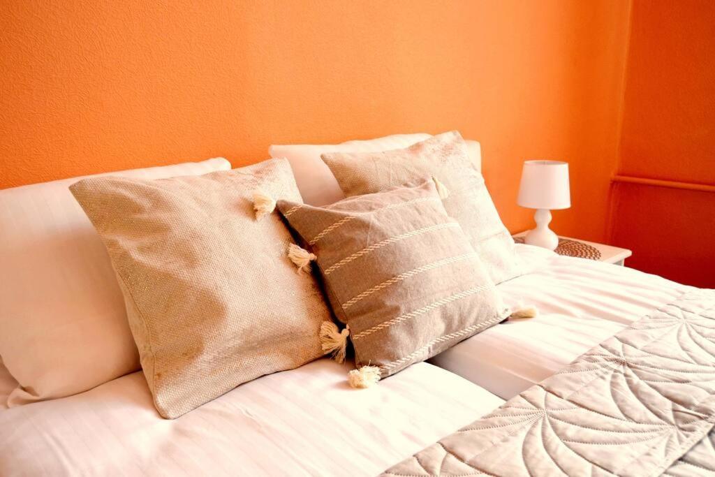 Spacious Old Town Family Peachy 2 Bedrooms Apartment, Nearby The Riga Presidential Castle Extérieur photo