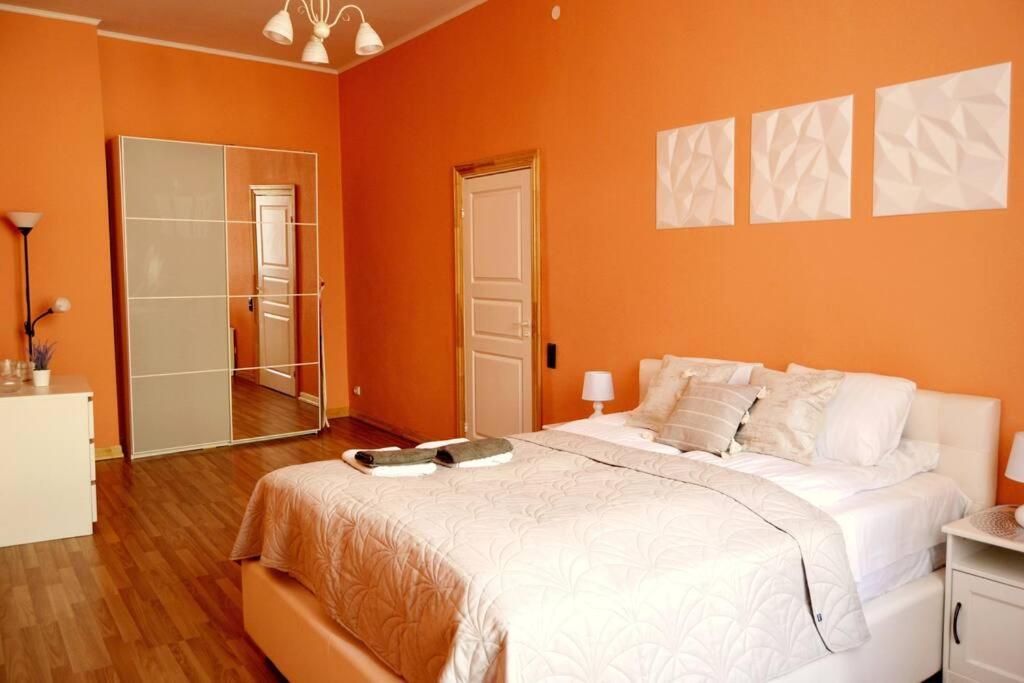 Spacious Old Town Family Peachy 2 Bedrooms Apartment, Nearby The Riga Presidential Castle Extérieur photo